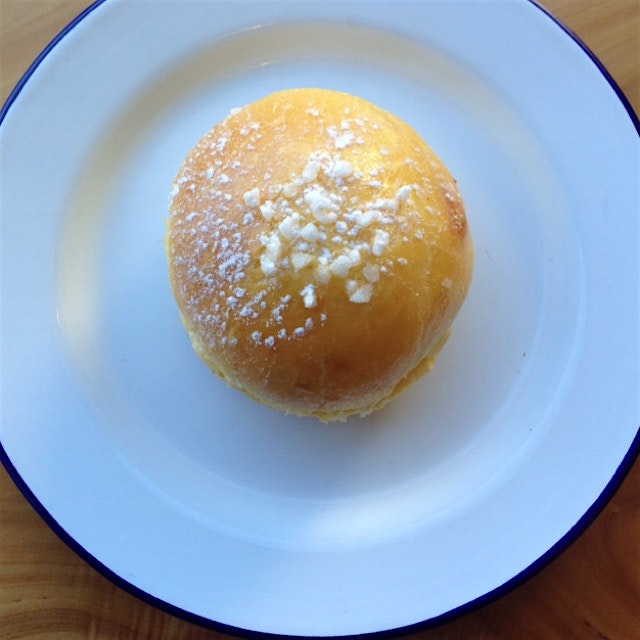 Custard & berry brioche 