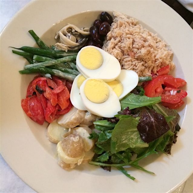 Salad Niçoise @ Petite Abeille