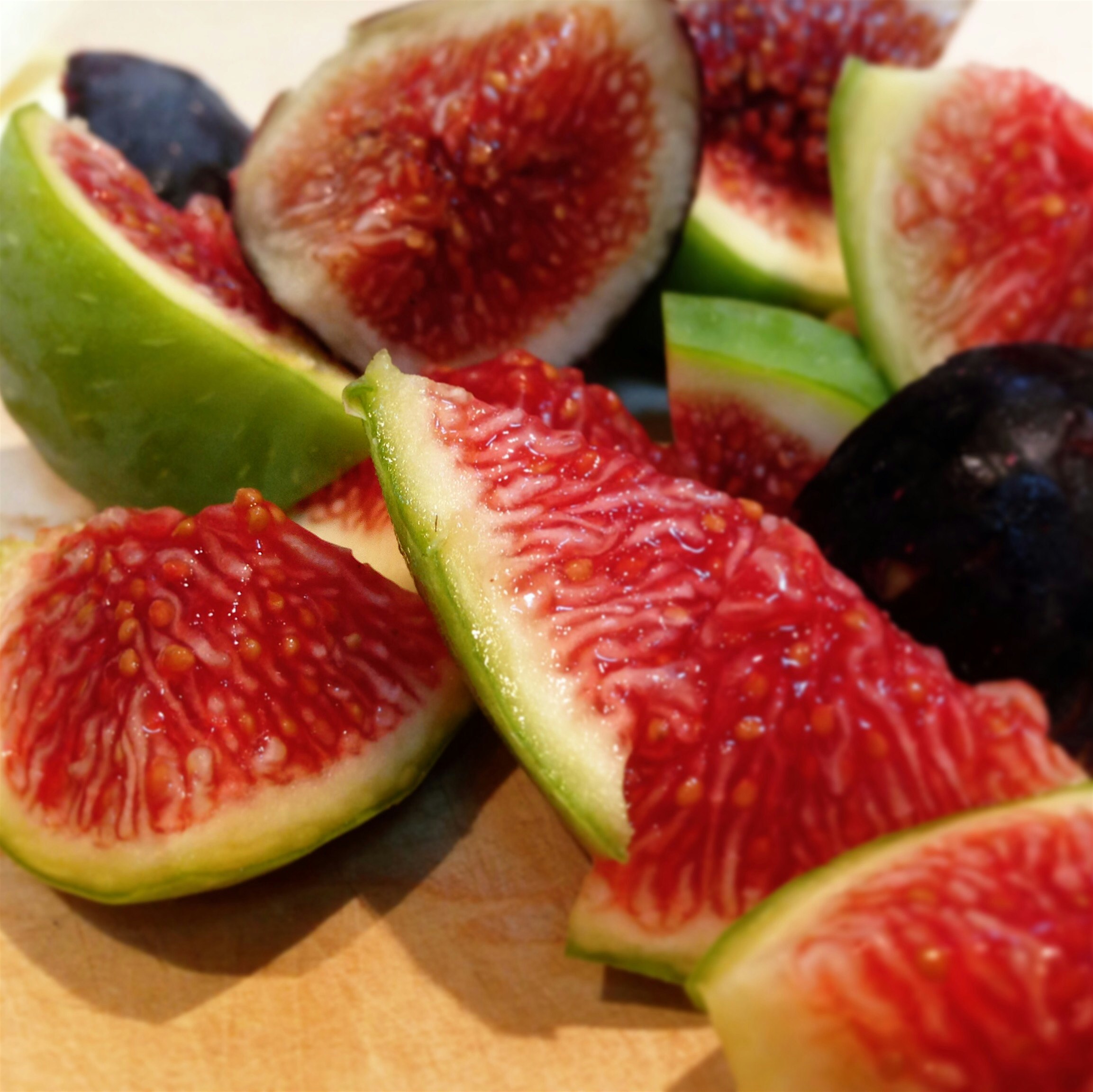 Figs of all colors! Green are my favorite- check out that flesh!