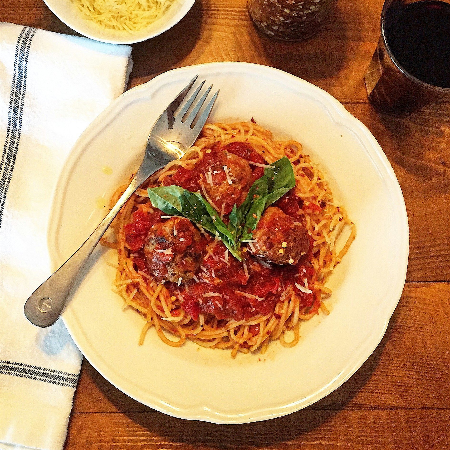 Comfort food at its best. Spaghetti and meatballs. Would you believe that this sauce uses just a ...