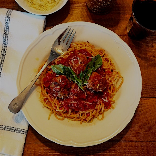 Comfort food at its best. Spaghetti and meatballs. Would you believe that this sauce uses just a ...