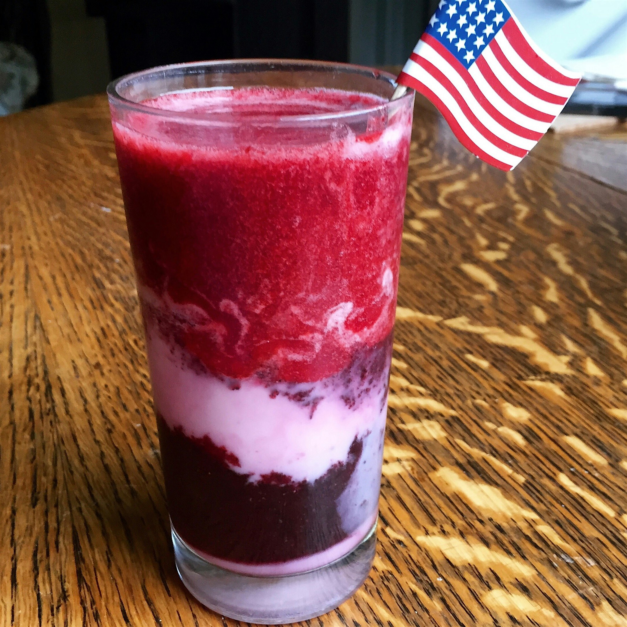 Made a smoothie perfect for the 4th of July | Recipe: http://theencyclofeedia.com/2015/07/03/summ...