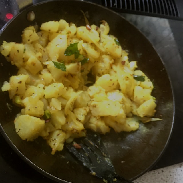 Curried potatoes!! A great side to anything :) #glutenfree #vegetarian #vegan 
