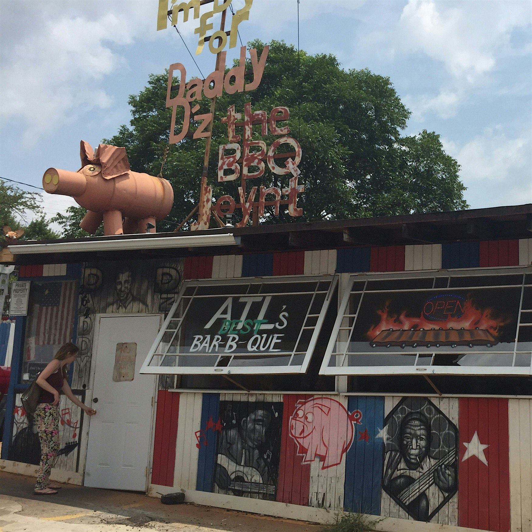 Enjoyed some delicious bbq at Daddy D'z in Atlanta before heading to the airport. 