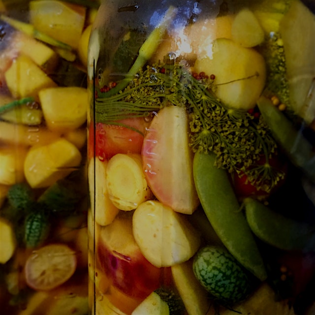 Turmeric refrigerator pickles