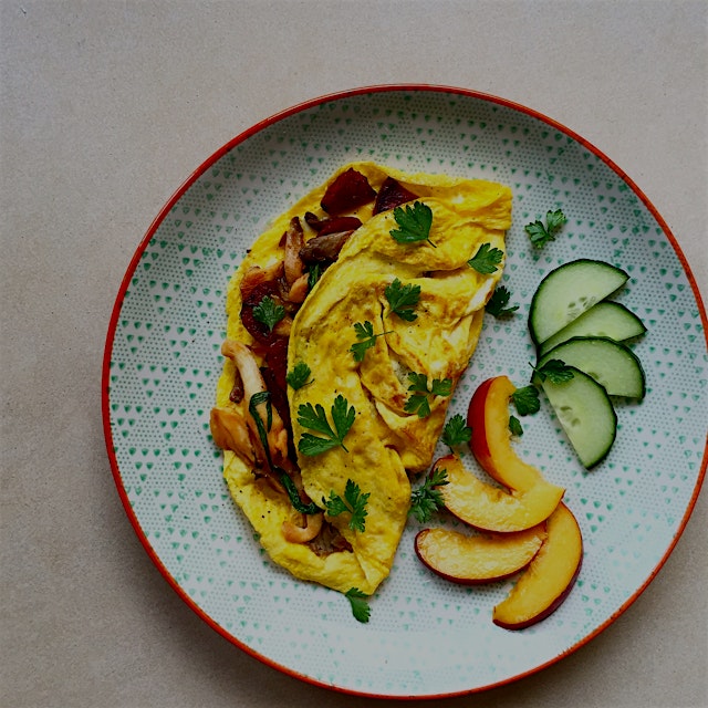 Woke up hungry so I made myself an two eggs omelette with chorizo, mushrooms and tarragon for bre...
