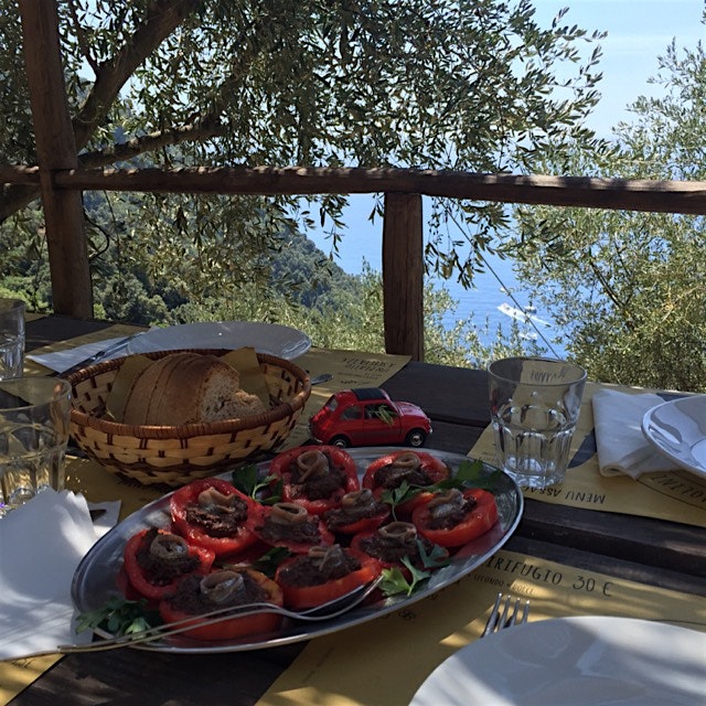 Simple and delicious, prepared in minutes by our hosts! #vaidovetiportailcuoco #beepbeepmoments #...