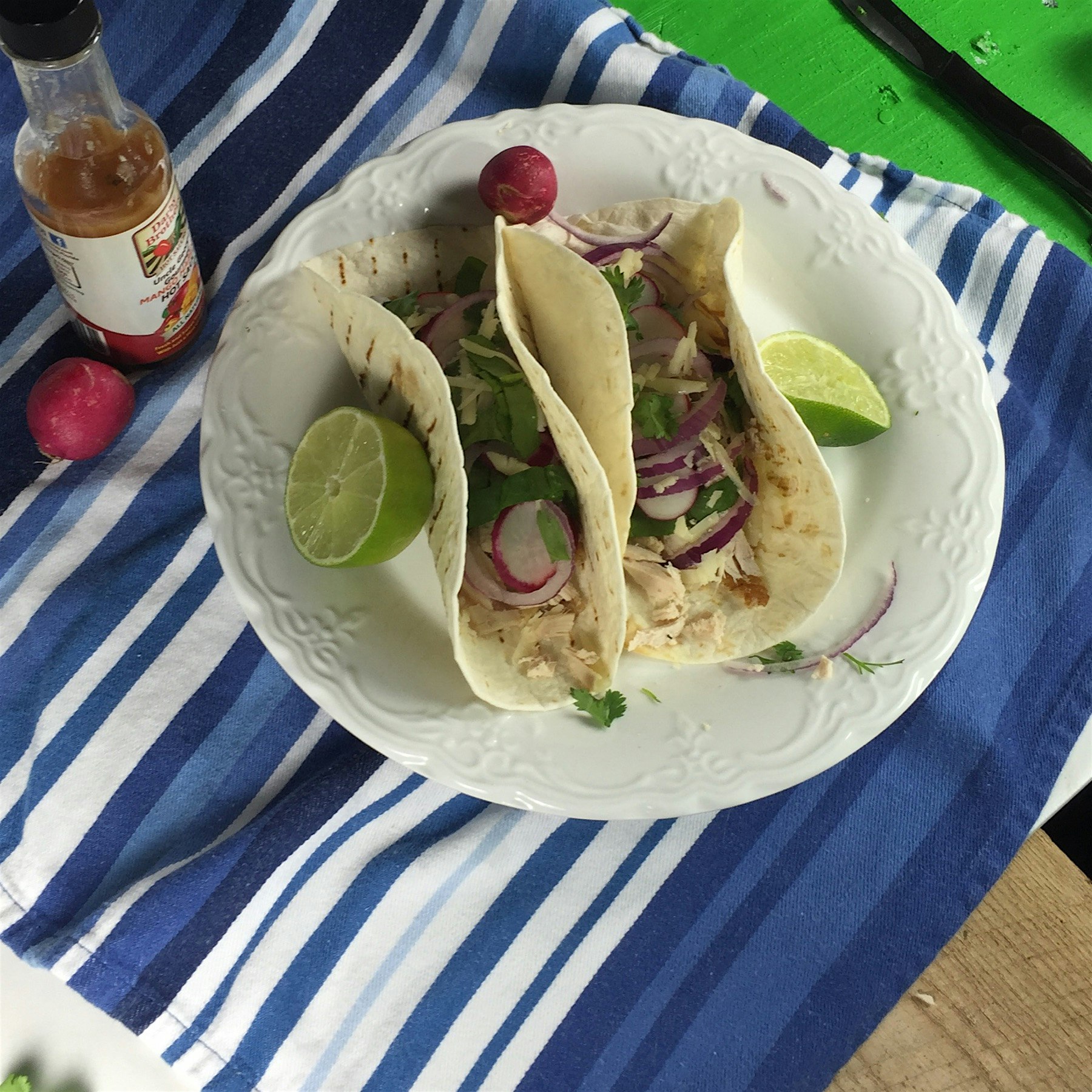 Tacos with shredded chicken, lime, spinach, red onion and beats #redeats