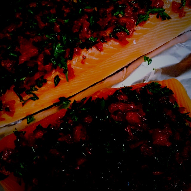 Christmas Coloured Salmon!! Sundried Tomatoes & Parsley#RedEats 