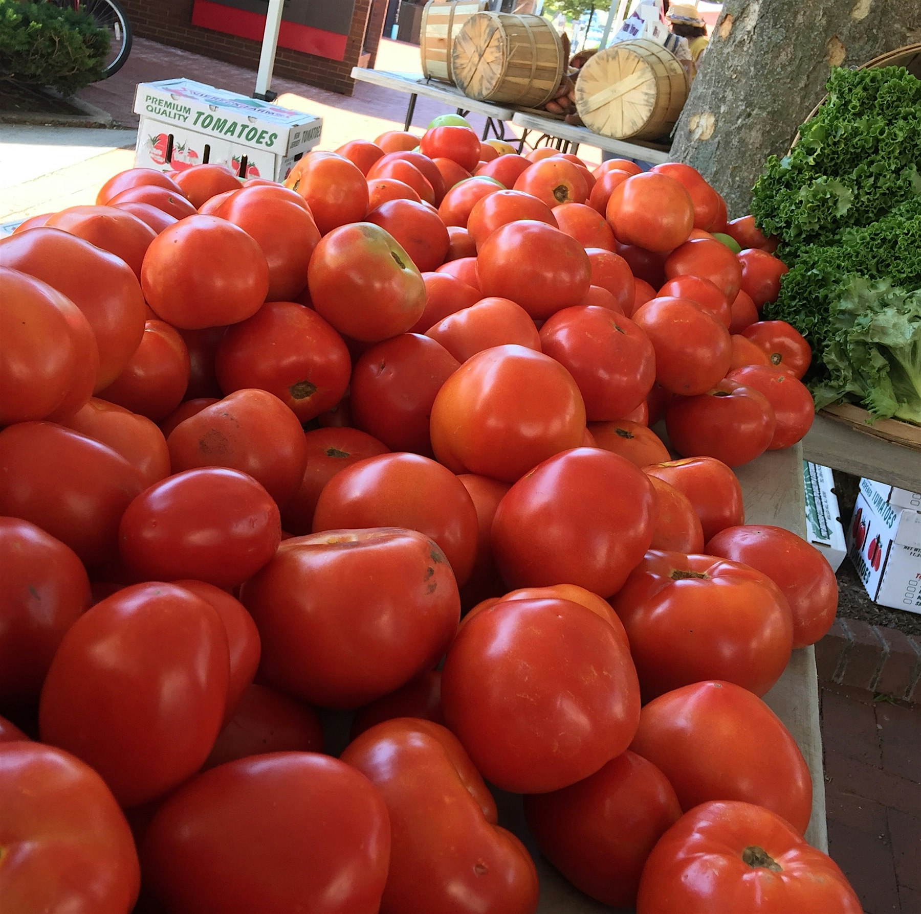 If Jersey can be summed up into one produce, it'd be the iconic #JerseyTomato! I like them grille...