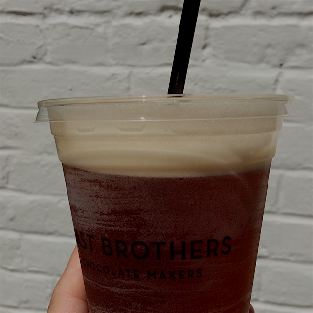 Mast Brothers cold brews roasted cocoa beans to make this dry & fizzy "chocolate beer".