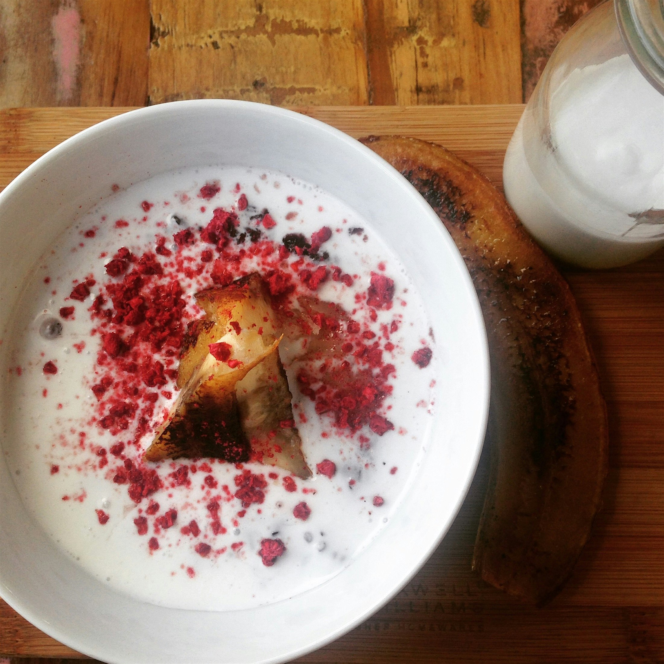 So obsessed with black rice pudding. Here with coconut cream, banana & freeze dried raspberries.
