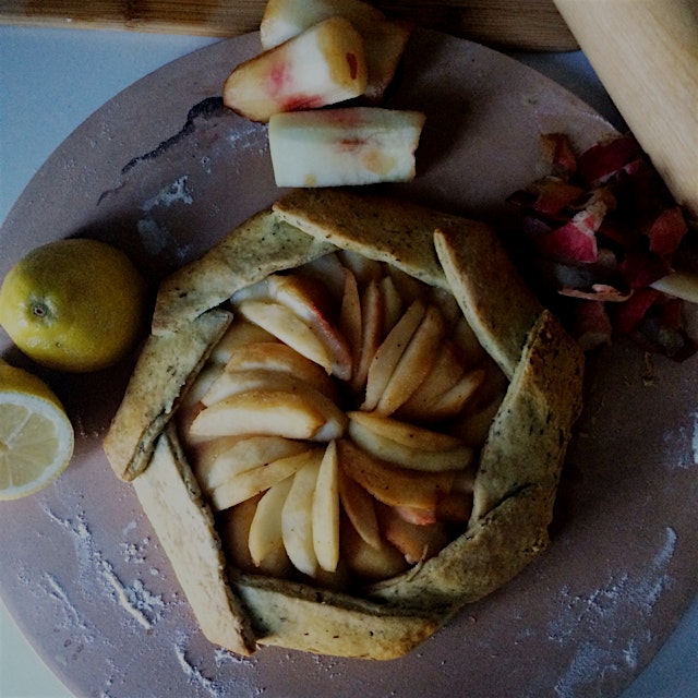 White peach galette in the house 🙌