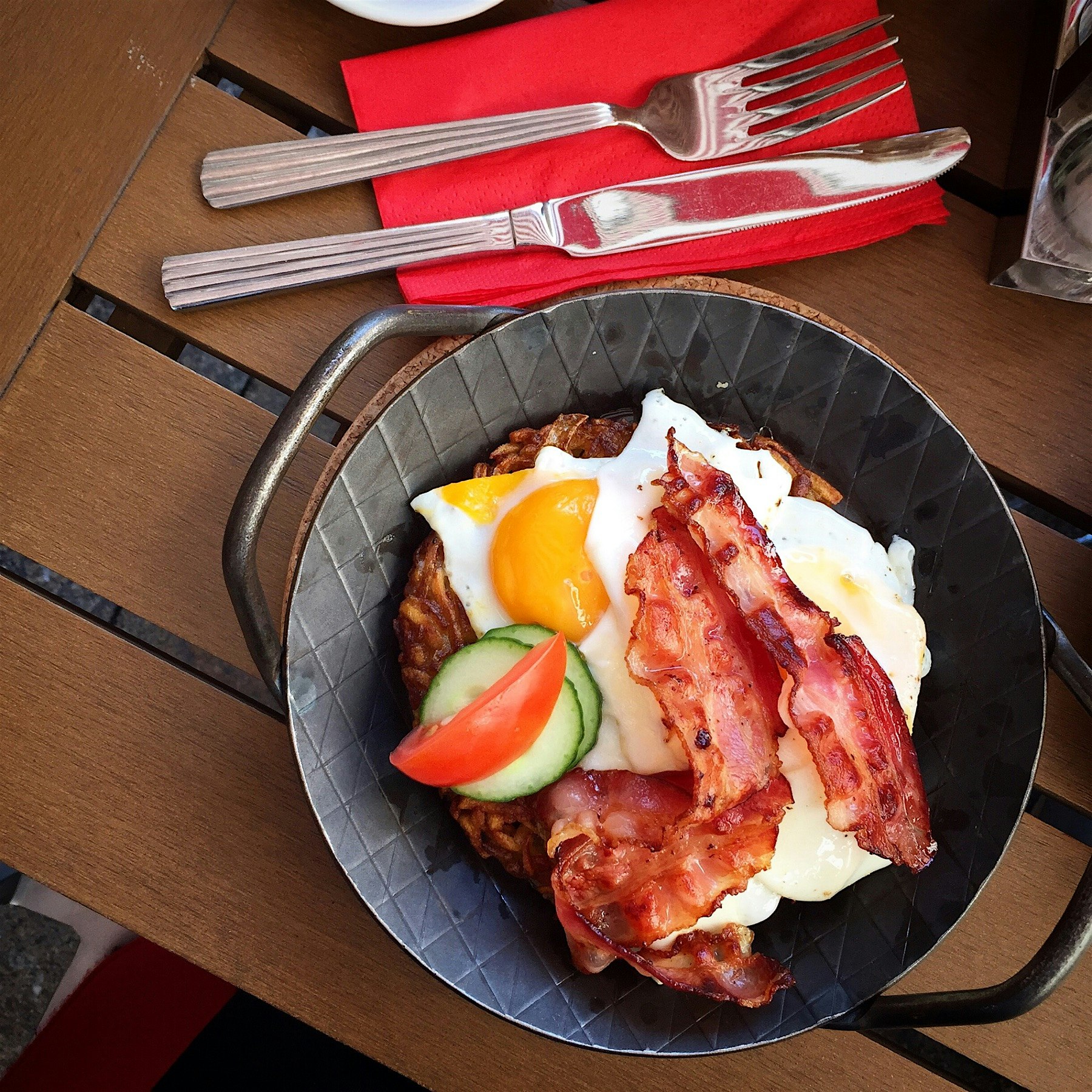 potato and onion Rösti with bacon and fried eggs