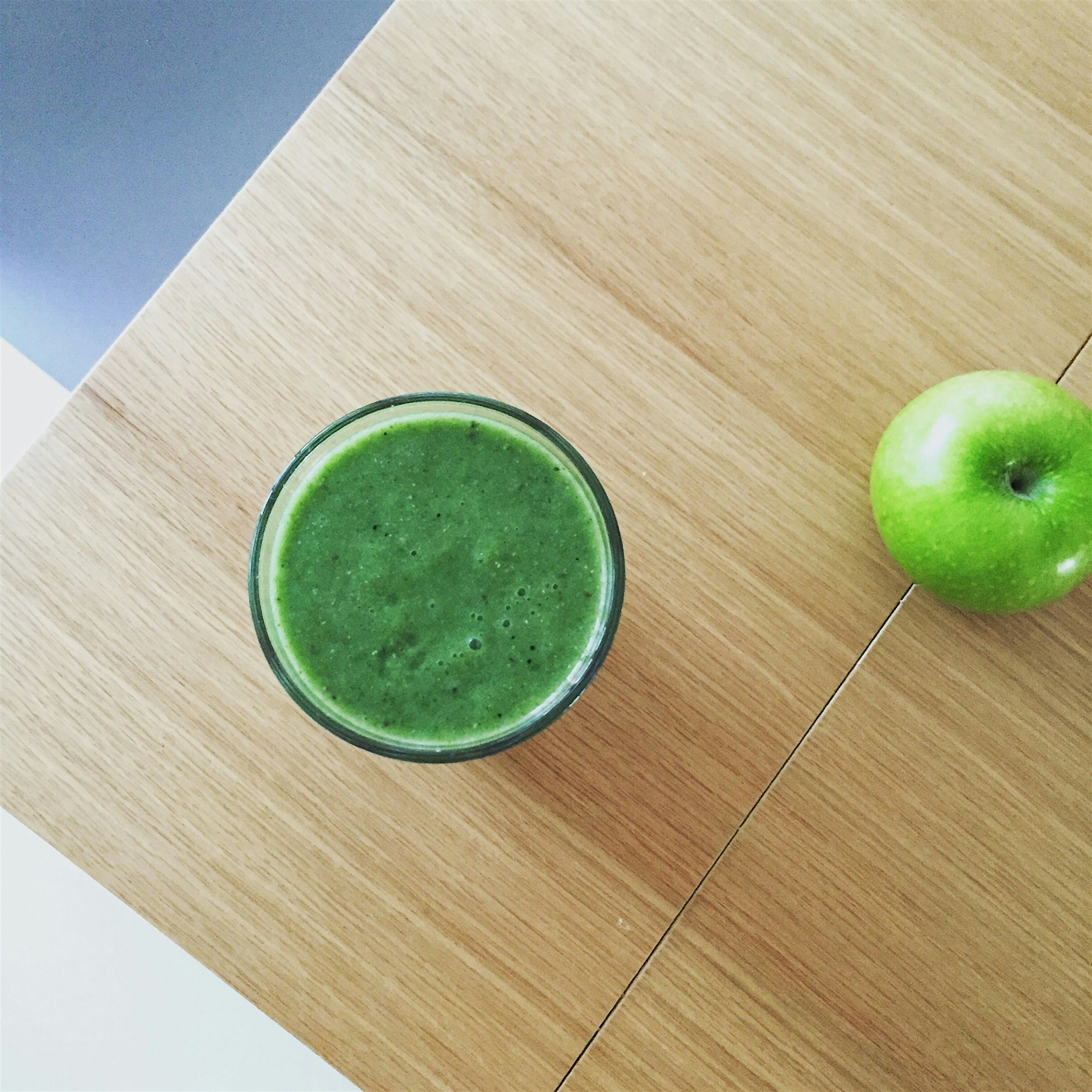 Need something fresh and light after a meaty week ;) green smoothie it is!!