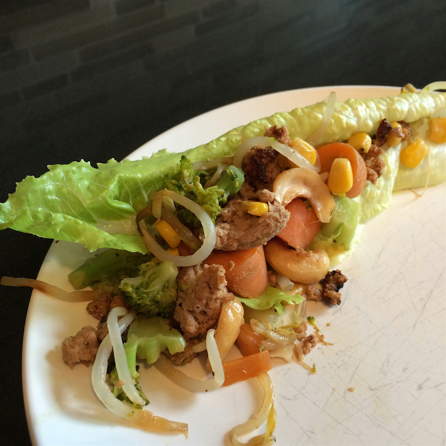 Spicy lettuce wraps for supper tonight. This pastry chef enjoys savoury once in a while 😜