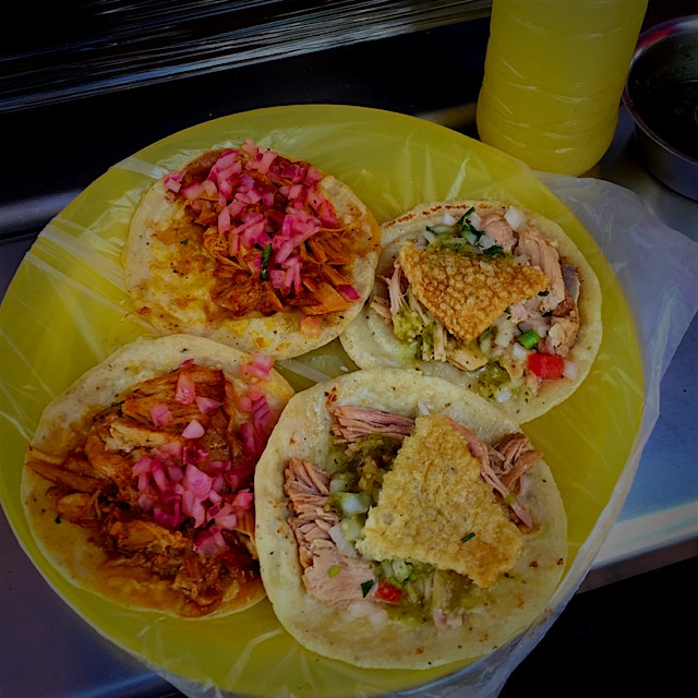 Street tacos in Tulum + Fresh squeezed pineapple juice = 😍🙏🏼👌🏻