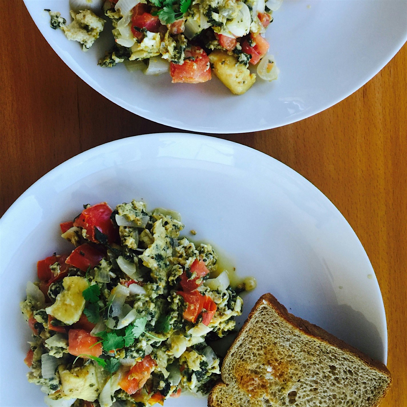 Sunday brunch with @akhilg2002  = our 5 minute version of egg "Bhurji" - just left over saag pane...