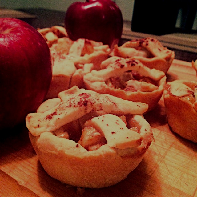 Mini apple pies- truly one of my only specialties, and a labor of love 🍎🍏🍎
