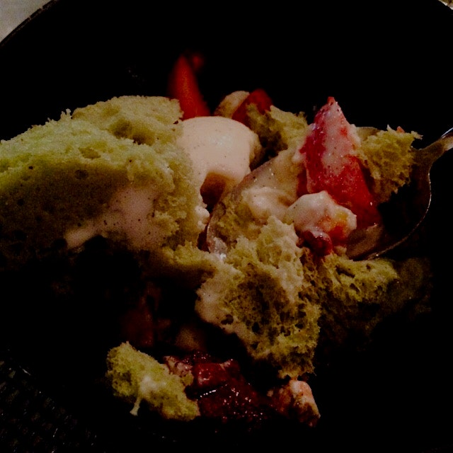 Pistachio sponge cake strawberries vanilla ice cream 