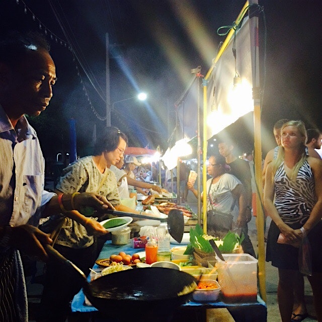 #laterstand to scenes of freshly prepped pad Thai at fisherman's village night market in Bophut B...