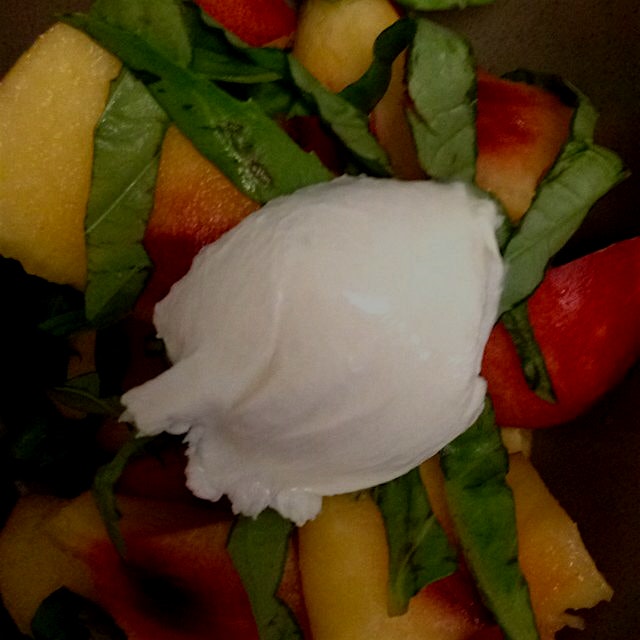 When you cook for one your dinners look more and more like snacks. #burrata #nectarinecaprese 