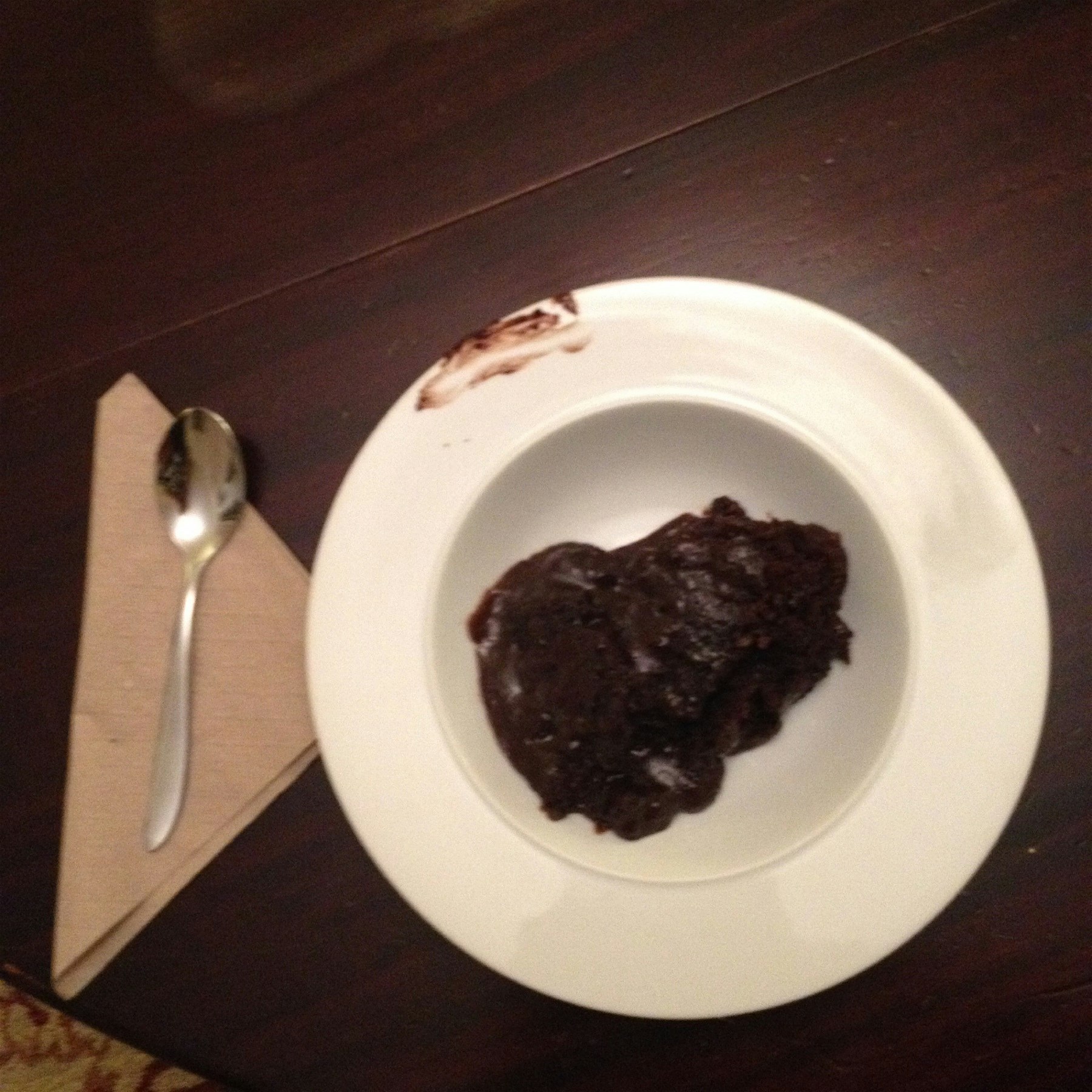 Crockpot lava cake for a cozy autumn night with the family. 🍃