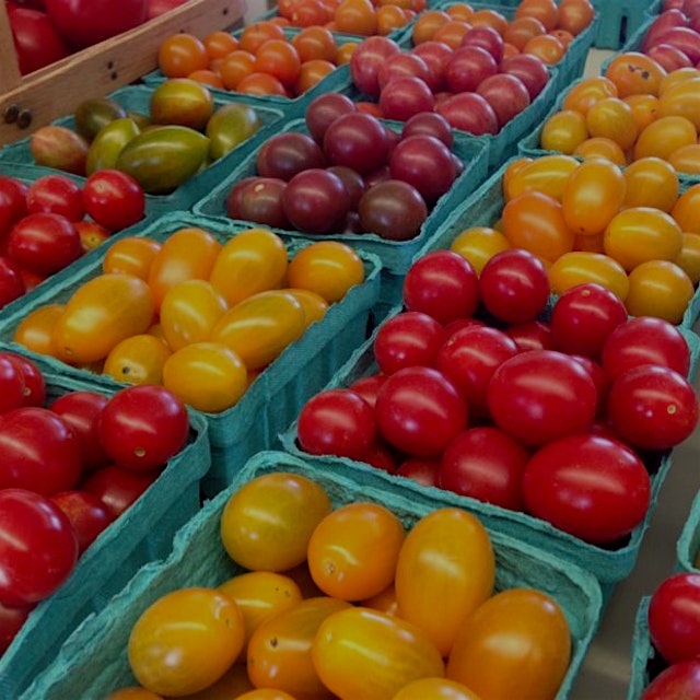 Farmers market tomatoes #allthecolors