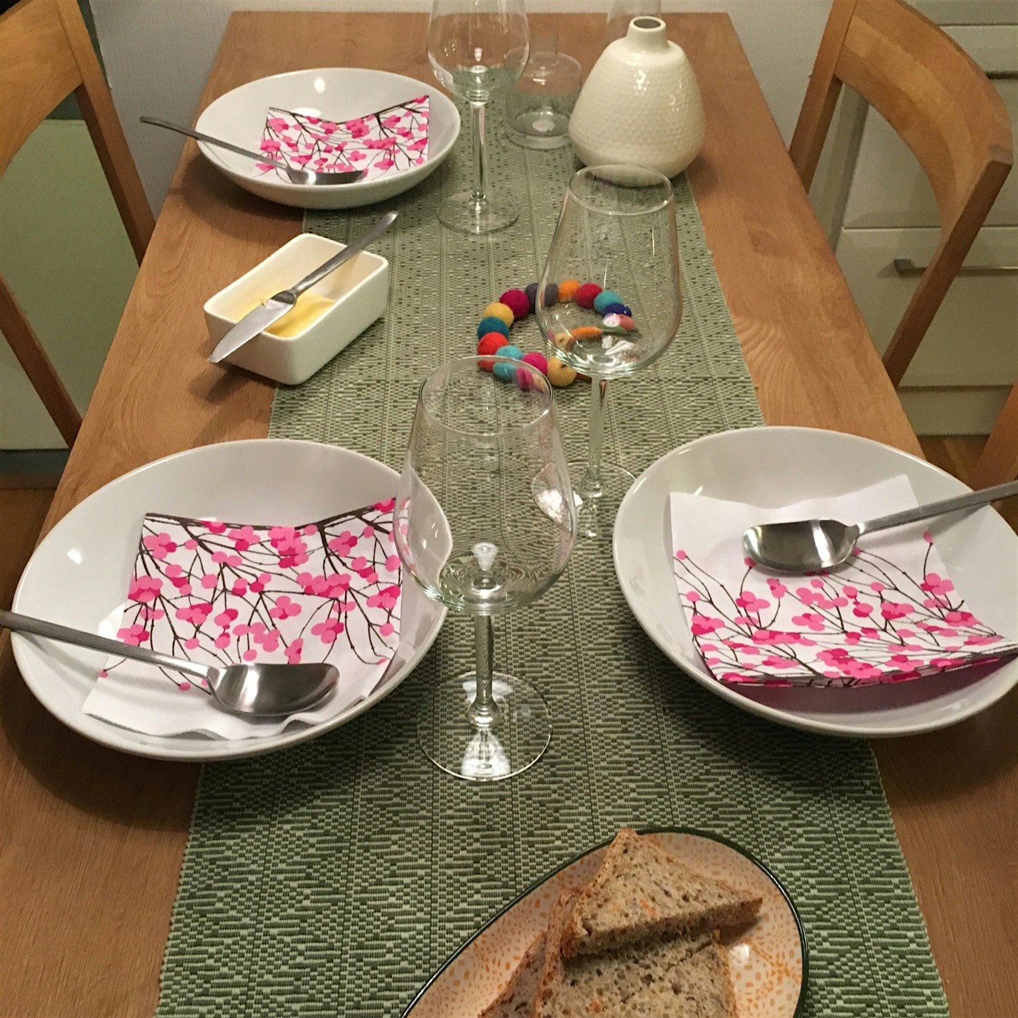 Be a guest or a host and enjoy a Purpledinner