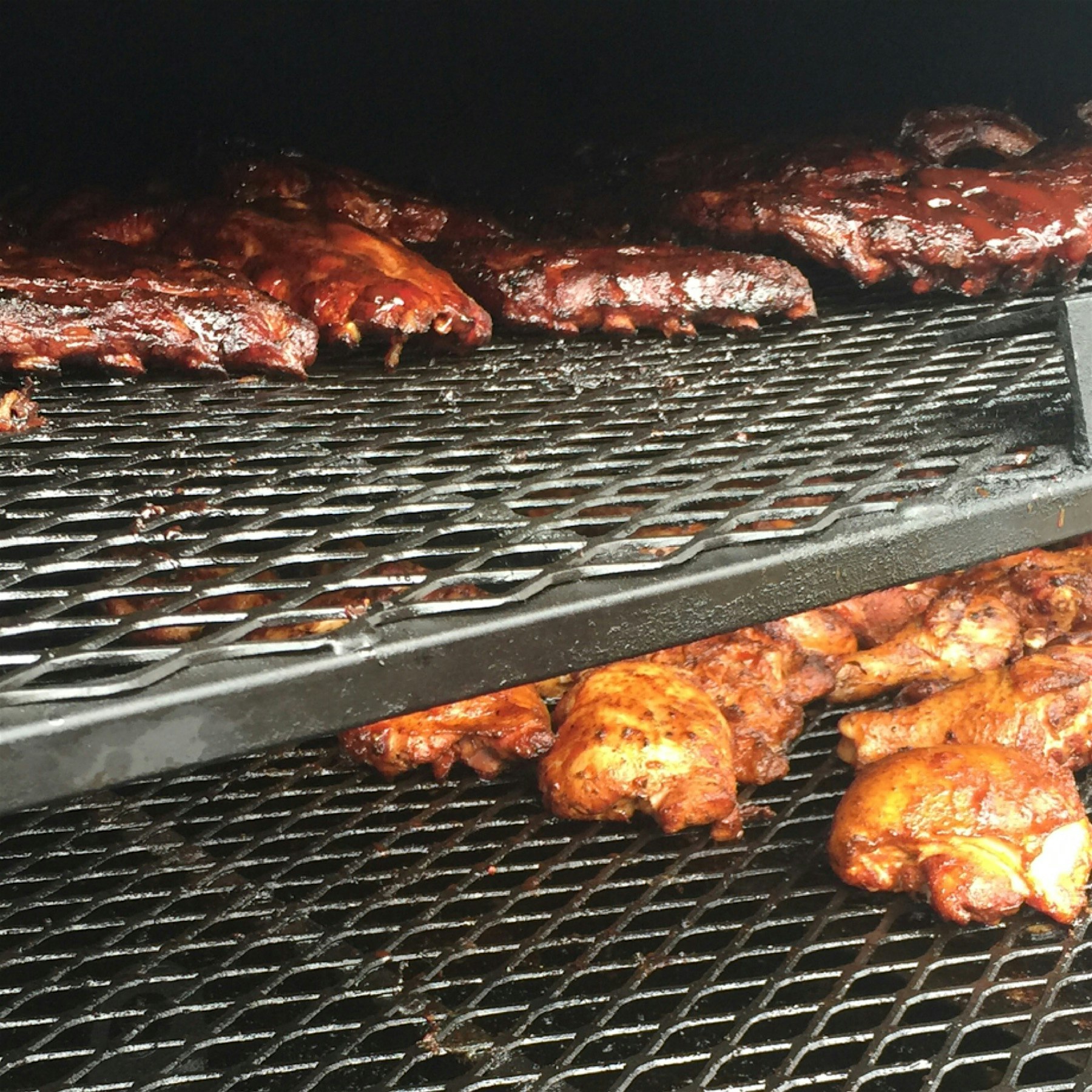 Smokin pork spare ribs and chicken 
