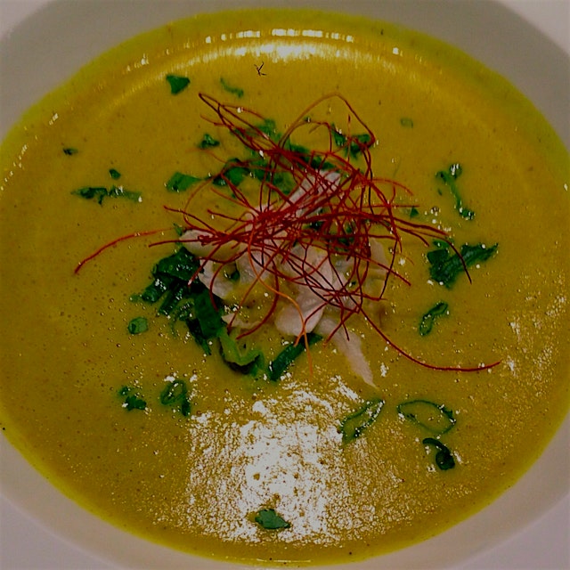 Corn cream soup with coconut and curry.