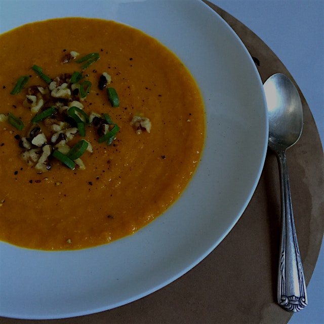 Easy to make curried carrot ginger soup! 